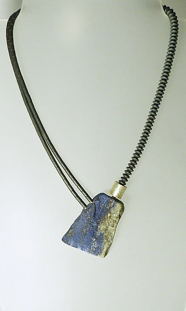12111-Ypsilonkette-240€-44cm-Lapislazuli-Hämatin-Silber