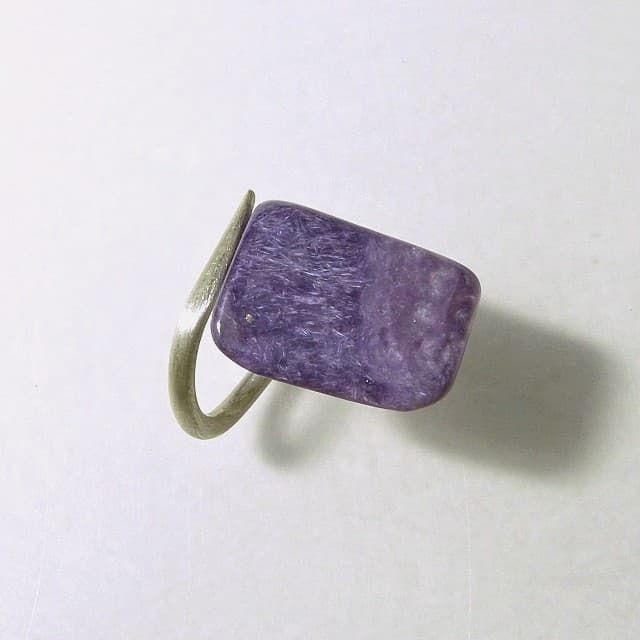 12664-Ring-125€-Gr57-Charoit-Silber
