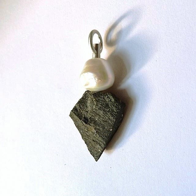 12009-Anhänger-120€-4,8cm hoch-Süßwasserzuchtperle-Basalt-Silber