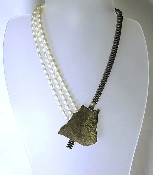 12069-Ypsilonkette-340€-45cm-Basalt mit Peridot-Zuchtperlen-Hämatin-Silber