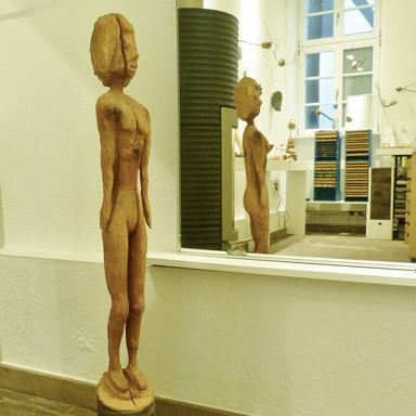 „Zerissene“ aus Kirschbaum geschnitzt 500€ / Klaus Kirchner