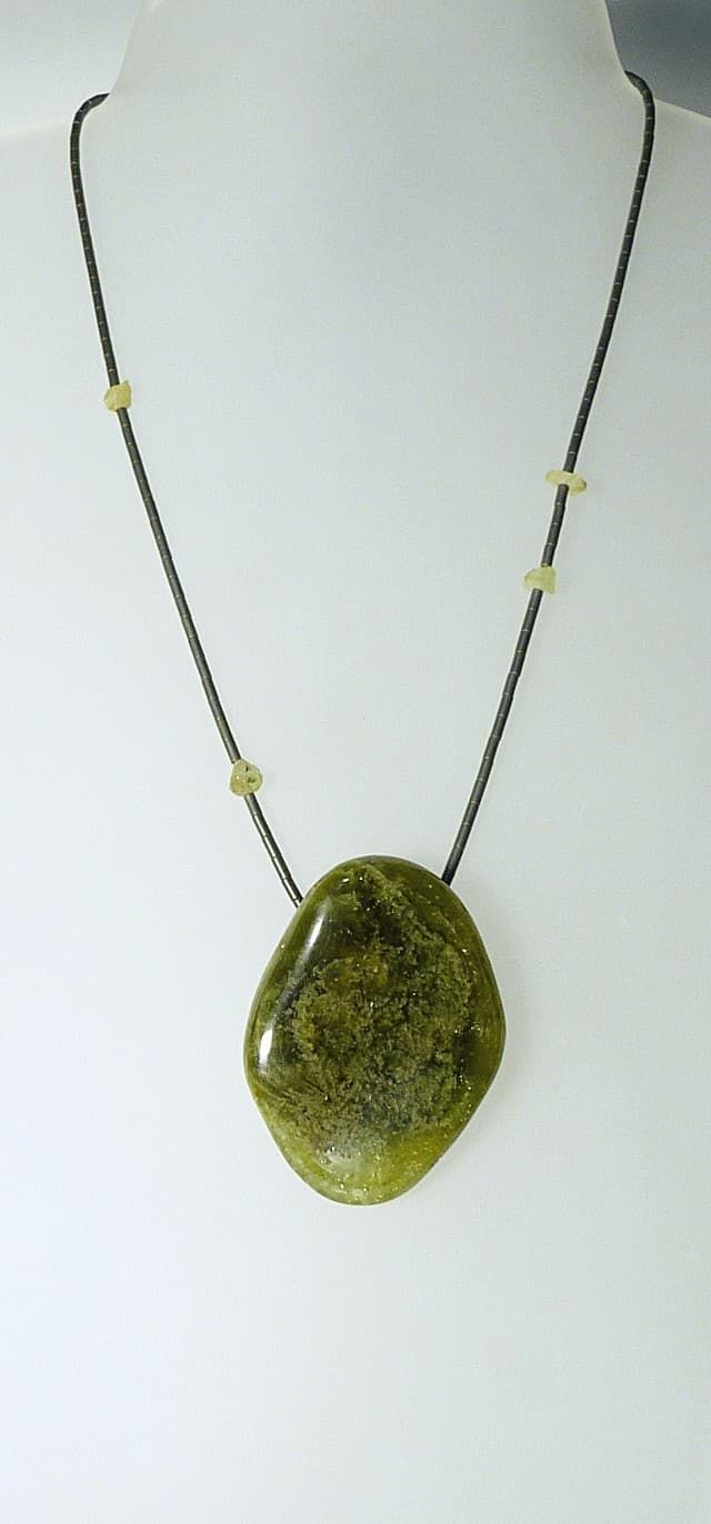 12487-Anhänger-Kette-150€-53cm-Grossular Granat-Hämatin-Silber