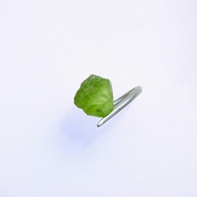 12759-Ring-180€-Gr60-naturgewachsener Peridot Kristall-Silber