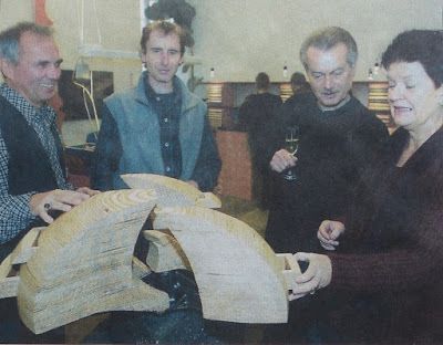 Von links: Wolfgang Uhl, Schatullen-Künstler Martin Britsch und die Besucher Günter Heupel und Bärbel Holtkamp