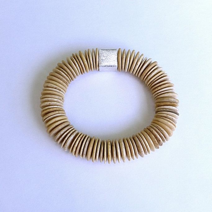 12039-Armband-74€-20,5cm-Kokosholz-Silber