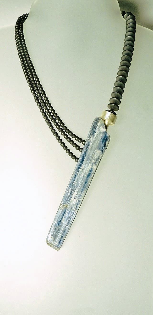 12050-Ypsilonkette-395€-47cm-Disthen-Hämatin-Silber