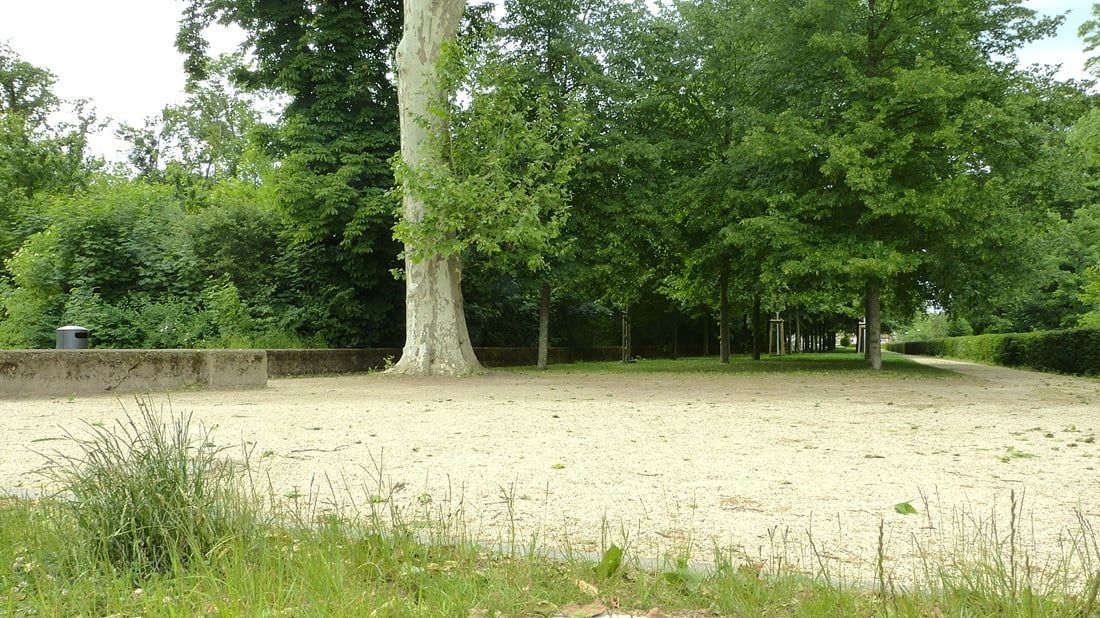 Boule-Treff am Baumsaal im Schlosspark Rumpenheim