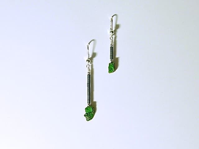 12365-Ohrschmuck-128€-3,7cm-5cm-Uwarowit Granat-Hämatin-Silber