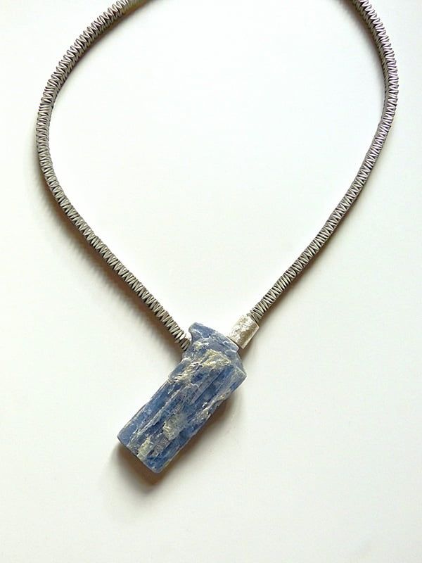 12066-Ypsilonkette-236€-49,5cm-Disthen-Hämatin galvanisiert-Silber