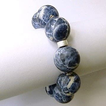 12131-Armband-105€-20,5cm-Sodalith Kugeln 2cm-Hämatin mit Titan galvanisiert-Silber