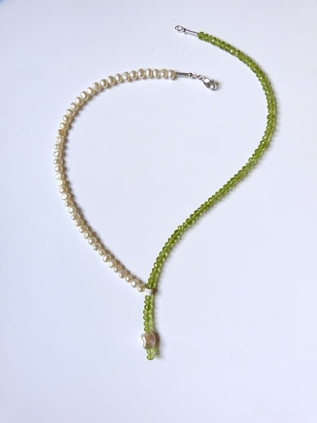 12313-Ypsilonkette-240€-44,5cm-Peridot-Süßwasserzuchtperle-Silber