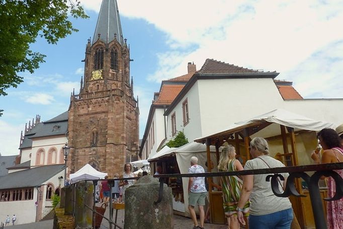 Kunsthandwerkermarkt am Stiftsberg in Aschaffenburg