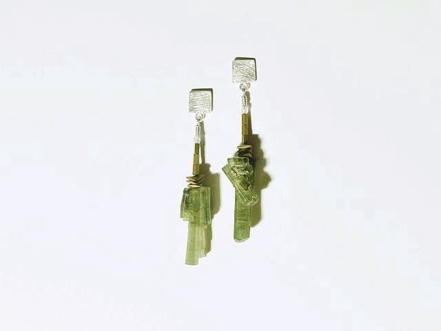 12096-Ohrschmuck-210€-5,2cm-grüner Turmalin-Serpentin-Hämatin galvanisiert-Silber