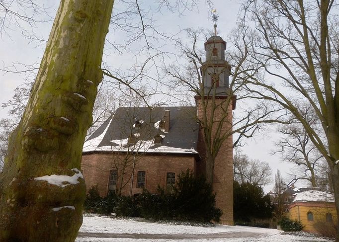 Schlosskirche und Mausoleum (rechts), das Mausoleum wurde 1805 errichtet