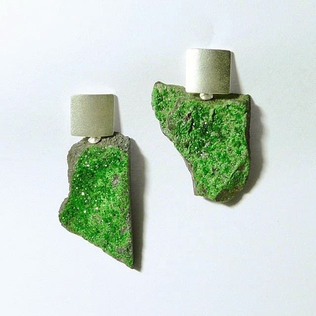 12757-Ohrschmuck-240€-ca. 4cm-Uwarowit Granat-Silber