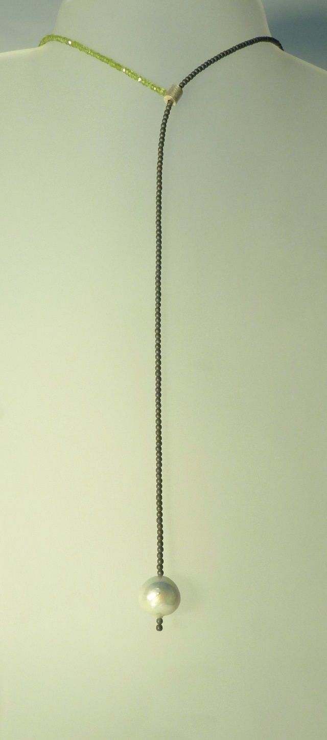 12313-Ypsilonkette-210€-43,5cm-Peridot-Süßwasserzuchtperle-Hämatin-Silber