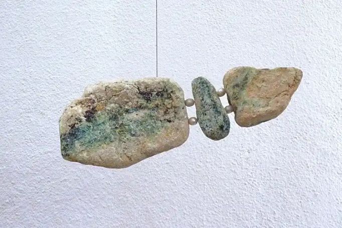 12760-Kieselsteineam Stahlseil mit Süßwasserzuchtperlen-260€-25cm breit-Fund an der Isar