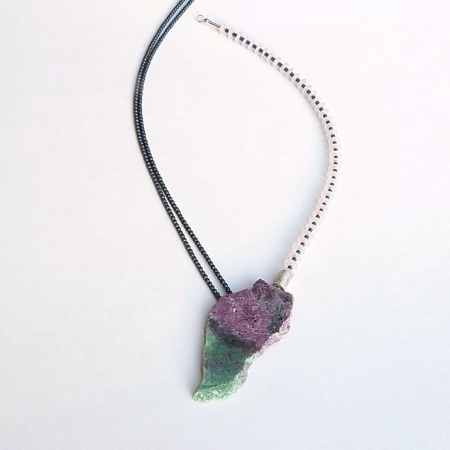 12004-Ypsilonkette-375€-44cm-Zoisit mit Rubin-Hämatin-Rosenquarz-Silber