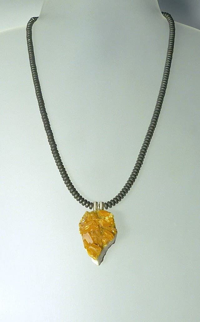 12227-Anhänger-Kette-155€-50,5cm- Wulfenit-Hämatin-Silber