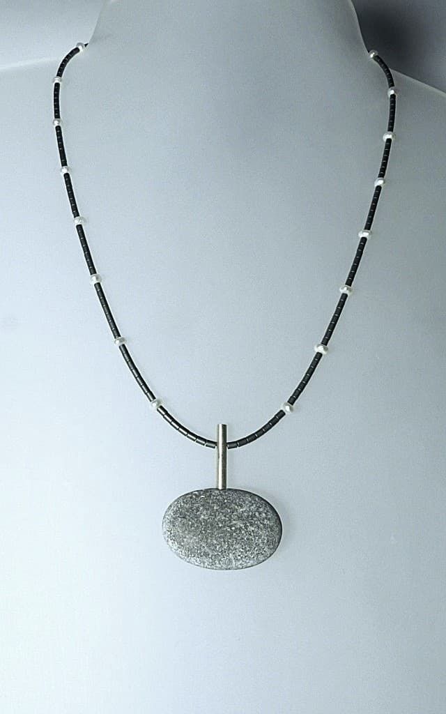 12008-Anhänger-Kette-140€-48cm-Kiesel-Hämatin-Süßwasserzuchtperlen-Silber