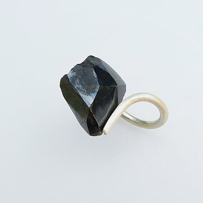 12797-Ring-160€-Gr60-Hämatit Rohkristall-Silber