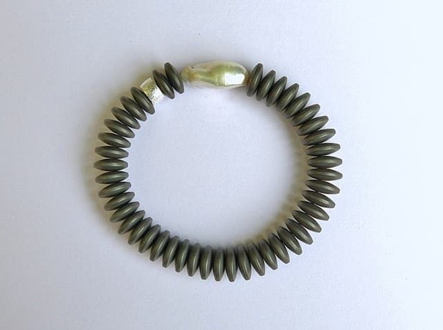12101-Armband-89€-19cm-Süßwasserzuchtperle-Hämatin 1cm-Silber