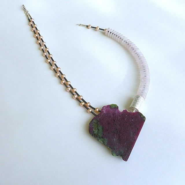 12176-Ypsilonkette-620€-46cm-Rubin im Zoisit eigewachsen-Rosenquarz-Süßwasserzuchtperlen-Hämatin-Silber