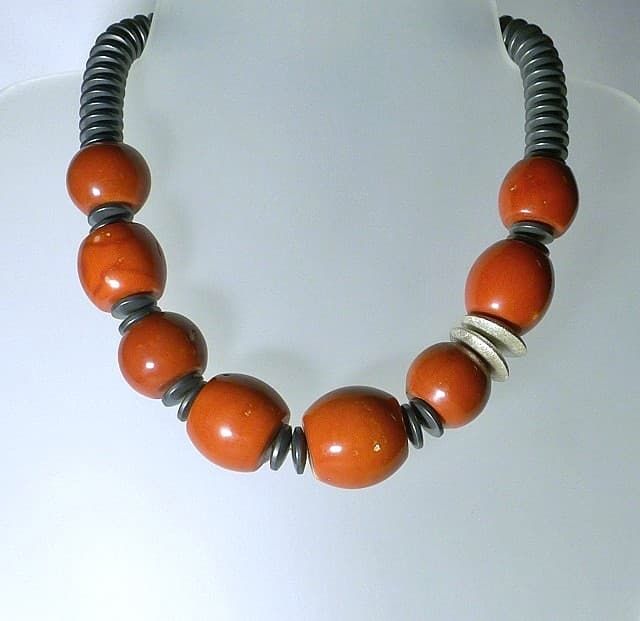 12141-Kette-179€-44cm-Bambuskoralle gefärbt-Hämatin-Silber