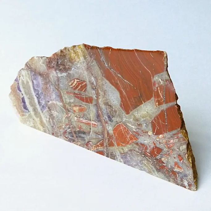 12757-Mineral Schliff-90€-17cm breit-Brekzie aus Amethyst, rotem Jaspis und Bergkristall