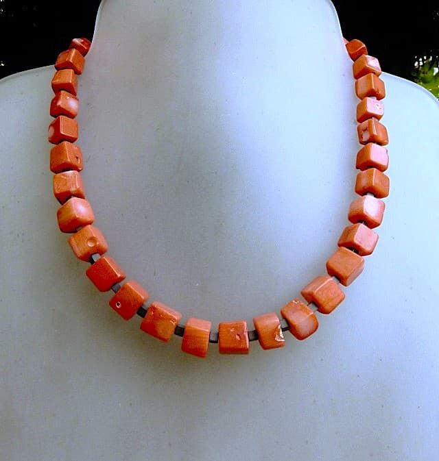 12329-Kette-142€-44,5cm-Bambuskoralle gefärbt 10mm-Hämatin-Silber