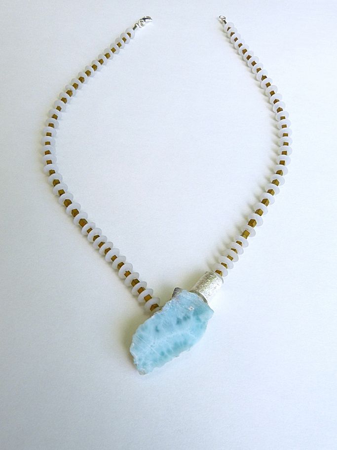 12786-Ypsilonkette-320€-45cm-Larimar 3,5cm lang-weiße Jade-galvanisierter Hämatin-Silber